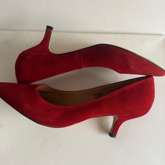 Le Chateau Red Suede Kitten Heel Pumps Women's Sz 10 - Picture 6 of 12